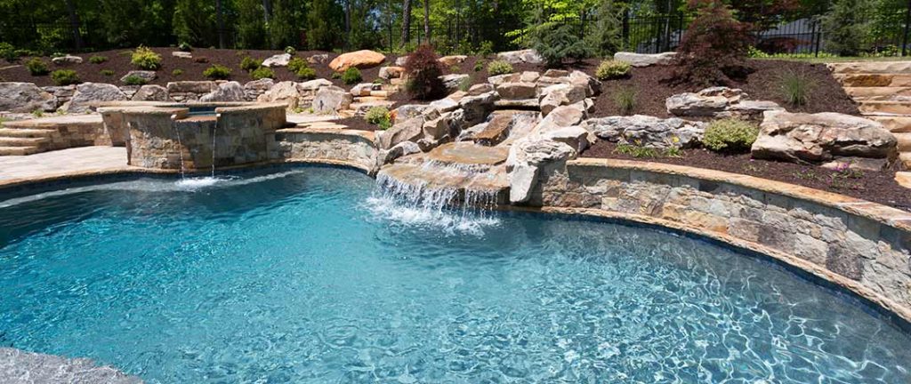  Gunite vs Fiberglass vs Vinyl Liner pool ​