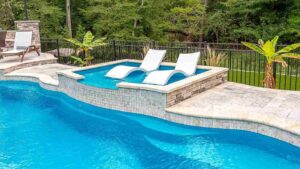 Comparison Between Concrete Pools and Fiberglass Pools.