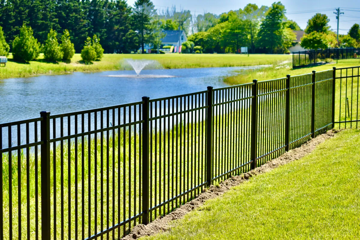 PoolForce - Aluminum Fencing Page - Bay Breeze - Black Bay Breeze Traditional Bottom