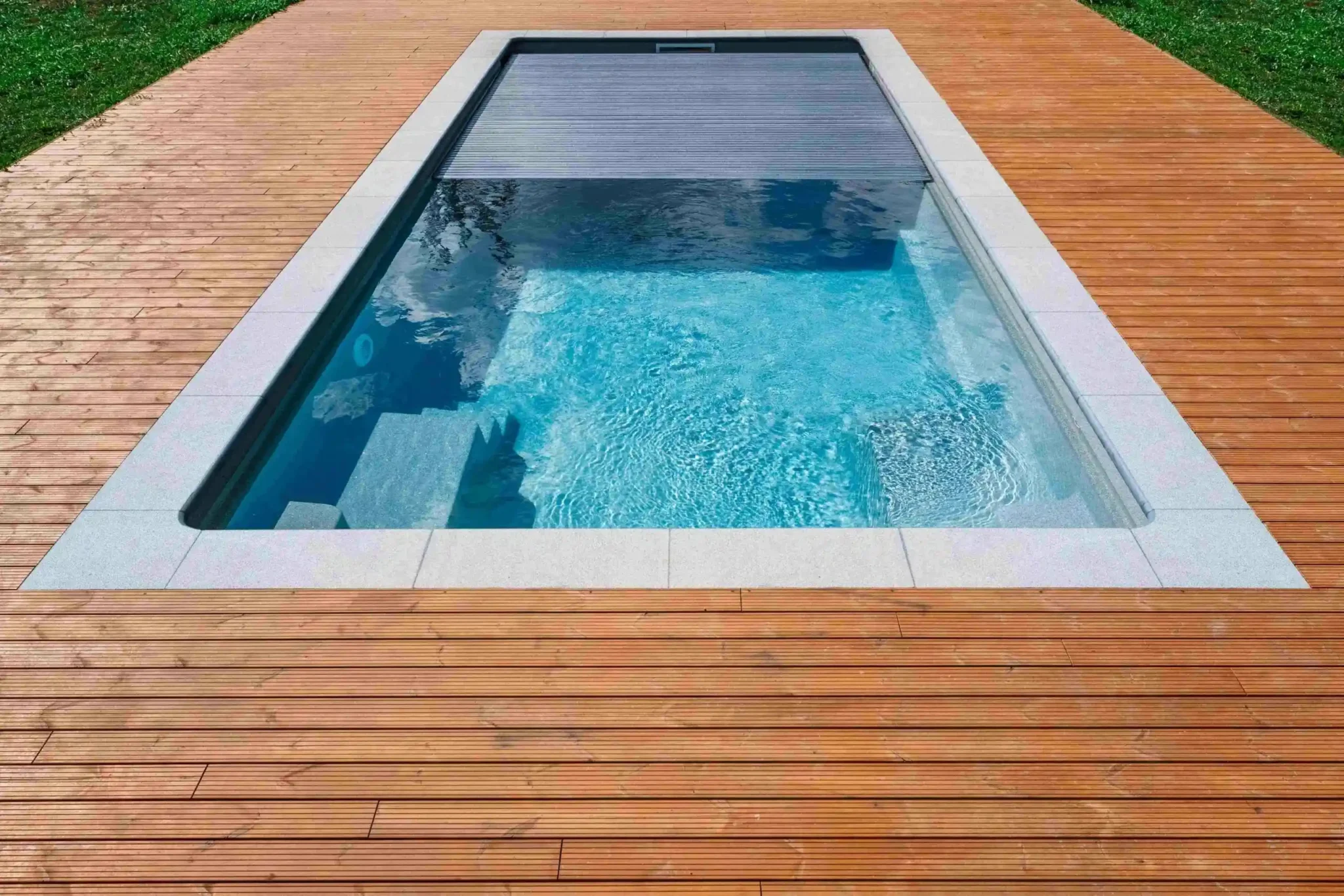 How Electric Pool Covers Revolutionize Pool Maintenance - Solar Pool Covers: The Secret to a Warmer, Cleaner Pool