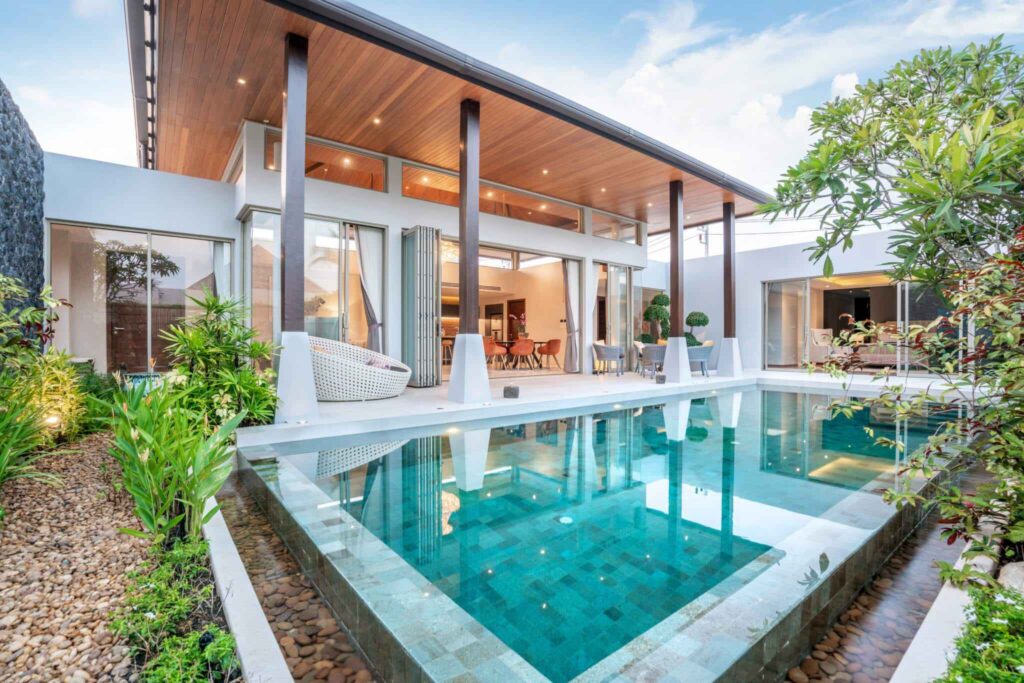 Smart Pool Decor Ideas for a Refreshing Backyard Look